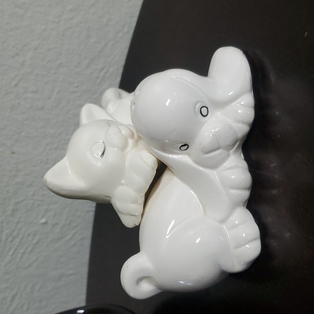 Vintage Cat and Dog salt and pepper Shaker set
